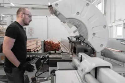 Zámečník - opracování trubek - dvousměnný provoz